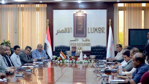 محافظ الأقصر يترأس اجتماع اللجنة العامة لحماية الطفولة