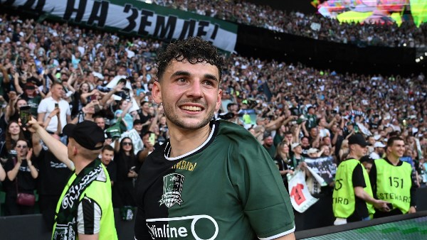   أعلن الأهلي السعودي بطل دوري أبطال آسيا لكرة القدم للنخبة اليوم الثلاثاء تعاقده مع لاعب وسط منتخب أرمينيا إدوارد سبيرتسيان، بعقد يمتد لـ ٤ مواسم.