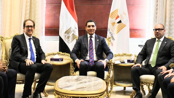 وزير الشباب والرياضة يبحث مع رئيس 