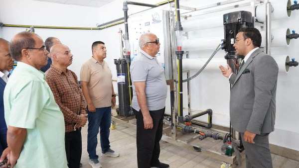 محافظ مطروح خلال تفقد محطة التحلية 
