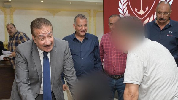 محافظ بورسعيد يواصل عقد لجنة المساعدات الإنسانية لدعم الأسر الأولى بالرعاية