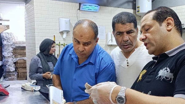 حملات رقابية مكثفة بحي الشرق على المطاعم حفاظًا على صحة المواطنين
