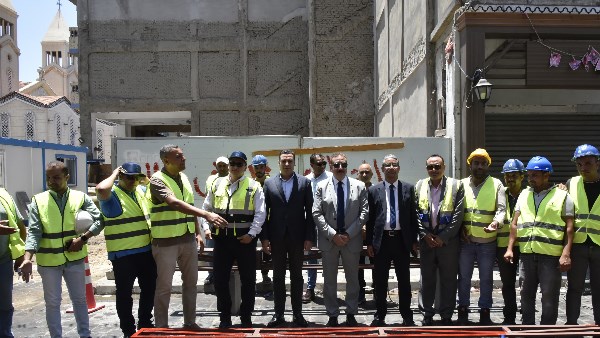 محافظ بورسعيد يتفقد استكمال أعمال تطوير ورفع كفاءة شارع الحميدي  بحي العرب