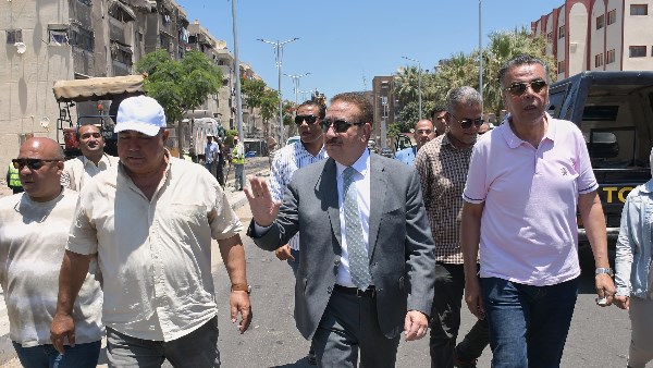 تركيب ١٢٠ كشاف لدعم منظومة الإنارة.. المحافظ يتابع استكمال تطوير منطقة علي بن أبي طالب