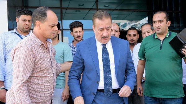 محافظ بورسعيد فى مبني التأمين الصحي الشامل 