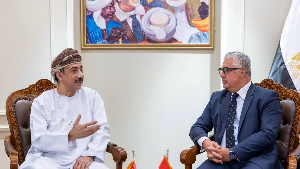 رئيس اقتصادية قناة السويس يستقبل سفير سلطنة عُمان بالقاهرة لبحث سبل تعزيز التعاون 