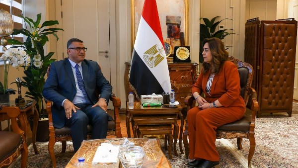 وزيرة التنمية المحلية والبيئة ومحافظ قنا 