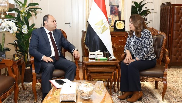 وزيرة التنمية المحلية والبيئة ومحافظ 
