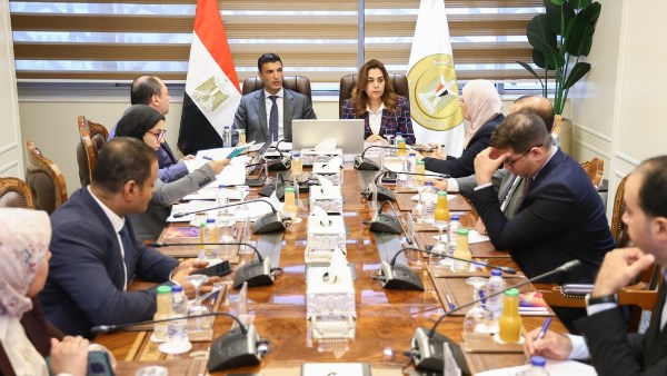اجتماع وزيرة التنمية المحلية والبيئة 