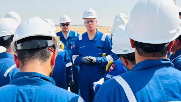 وزير البترول خلال تفقده اليوم أحد مشروعات شركة إنبي الجاري 