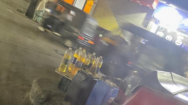فرش البنزين في الشارع