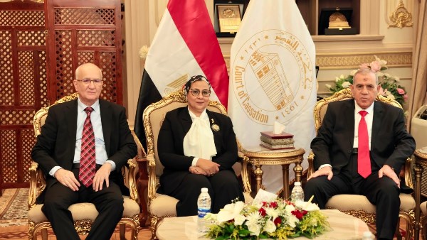 رئيسة المجلس القومي للمرأة تهنئ رئيس محكمة النقض ورئيس مجلس القضاء الأعلى بمناسبة توليه منصبه