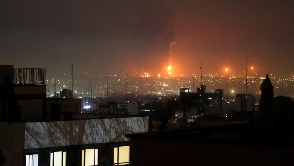 انفجارات تهز مدينة إيرانشهر 