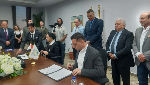 محافظ جنوب سيناء خلال البروتوكول 