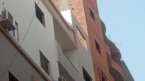 عقار منهار 