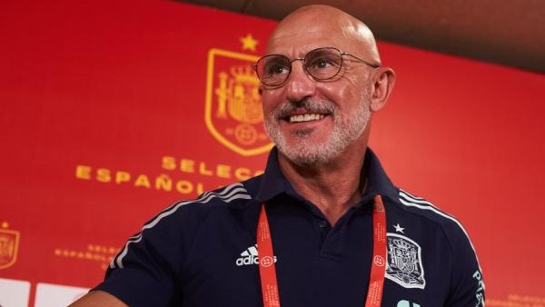 لويس دي لا فوينتي المدير الفني لمنتخب إسبانيا 