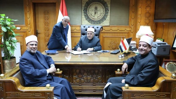 الشيخ أيمن عبدالغني يعتمد نتيجة الشهادة الثانوية الأزهرية