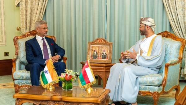 وزيرا خارجية سلطنة عمان والهند يبحثان تعزيز الشراكة الاستراتيجية وتطورات الملاحة بمضيق هرمز