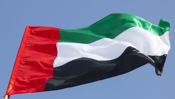 حكام الإمارات يعزون أمير قطر في وفاة والده