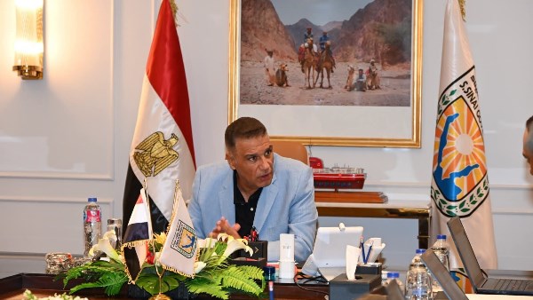 محافظ جنوب سيناء يوجه سرعة الانتهاء من جميع الاستعدادات الفنية بمنظومة "تاكسي شرم الشيخ" الذكية للتشغيل التجريبي