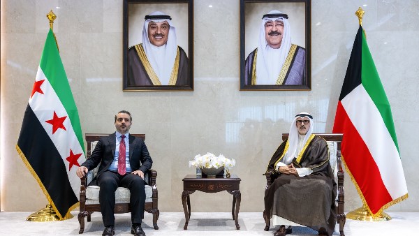 وزير الخارجية الكويتي ونظيره السوري يبحثان آخر التطورات بالمنطقة وزير الخارجية الكويتي ونظيره السوري يبحثان آخر التطورات بالمنطقة