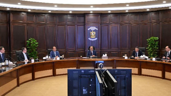 رئيس الوزراء يتابع الخطوات التنفيذية للتعيين حديثًا واختيار الوظائف القيادية والإشرافية بالجهاز الإداري للدولة
