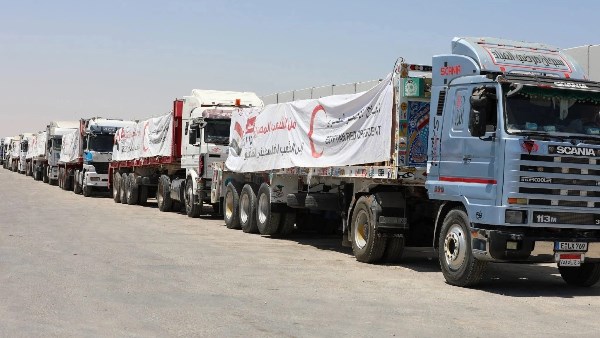 قافلة «زاد العزة» الـ 245 تدخل إلى الفلسطينيين في قطاع غزة