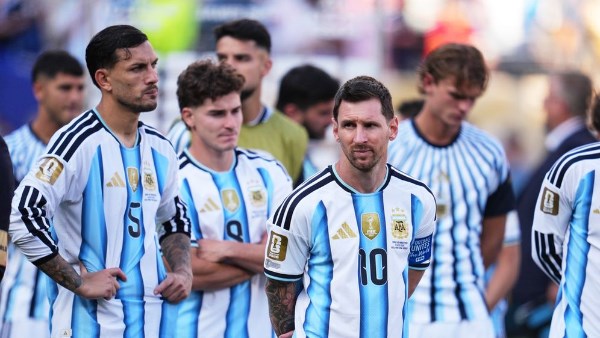 23 مليون توقيع يهزون الفيفا.. عريضة عالمية تطالب بحرمان الأرجنتين من كأس العالم إلى الأبد 23 مليون توقيع يهزون الفيفا.. عريضة عالمية تطالب بحرمان الأرجنتين من كأس العالم إلى الأبد