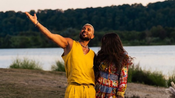 أحمد سعد يشوق الجمهور لـ«كدا كدا».. وغناء بالإسبانية يثير التساؤلات حول مفاجأة الأغنية