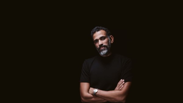 بعد نجاحاته مع أنغام وعمرو دياب وتامر حسني.. إيهاب عبد الواحد يواصل تألقه بأغنية "أمل ضعيف" لأحمد بتشان