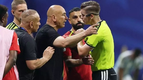 فرنسية تنفي صلتها بحكم مباراة مصر والأرجنتين 