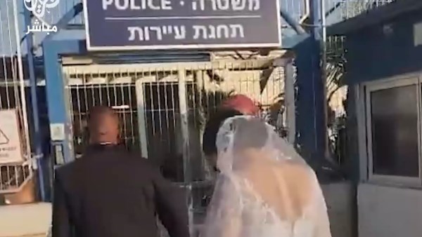 بن غفير يقتحم حفل زفاف فلسطيني في العيزرية ويقتاد العروسين للتحقيق