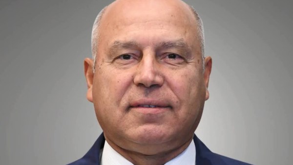 وزير النقل المهندس كامل الوزير
