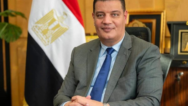   أيمن عبد الموجود 