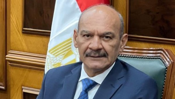 محافظ السويس يوجه بتوفير ميني باصات لطلاب الجامعة بأجر رمزى