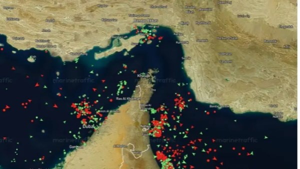 كشفت واشنطن عن توفير ممر آمن لمرور السفن التجارية عبر مضيق هرمز بعيدا عن سيطرة إيران 