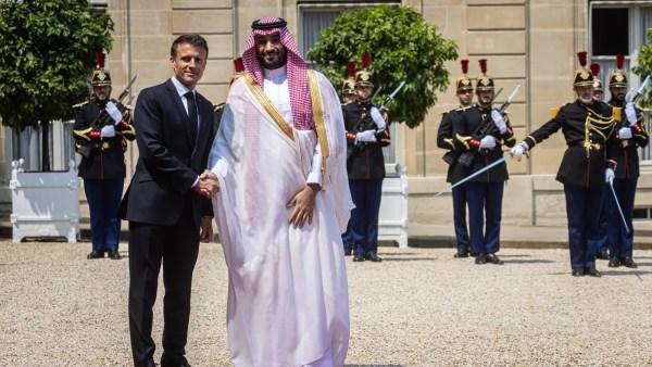ولي العهد السعودي والرئيس الفرنسي
