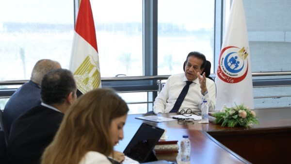 وزير الصحة يبحث التوسع في جراحات استبدال المفاصل باستخدام تقنية الروبوت وزير الصحة يبحث التوسع في جراحات استبدال المفاصل باستخدام تقنية الروبوت
