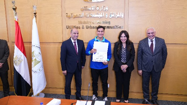 وزيرا العمل والإسكان