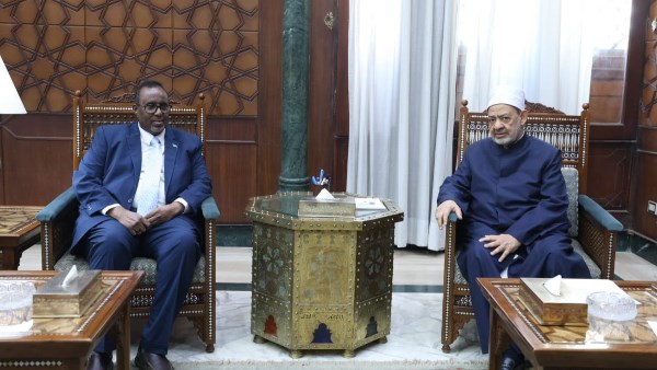 فضيلة الإمام الأكبر شيخ الأزهر والسفير الصومالي بالقاهرة 