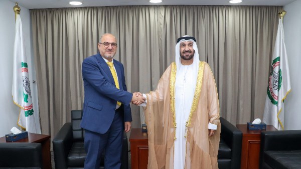 محمد بن أحمد اليماحي والسفير السوري يحيى دياب 