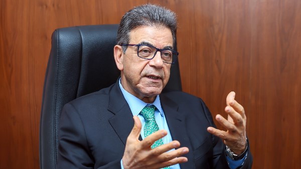الدكتور مجدي حسن النقيب العام للأطباء البيطريين