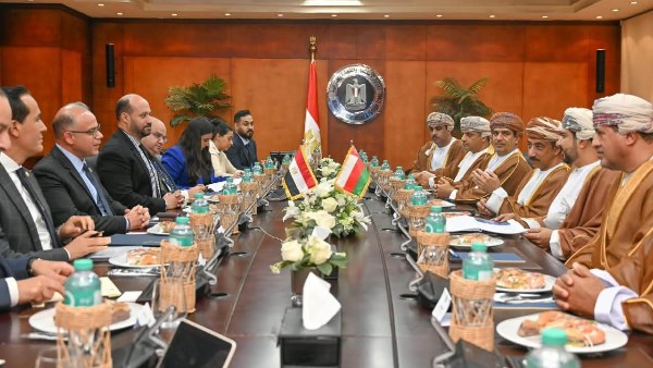 عُمان تفتح ممرا صناعيا ولوجستيا أمام المنتجات المصرية