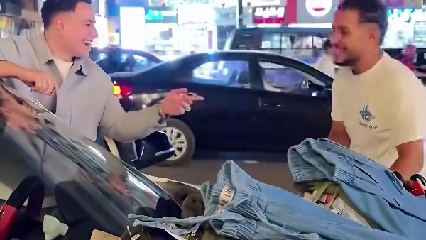 صاحب السيارة والشاب