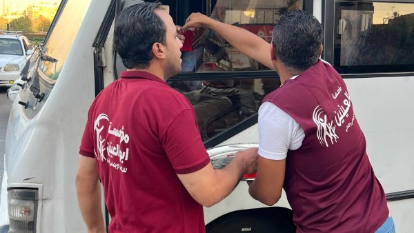«شربات المولد» في شوارع الجيزة.. مؤسسة أبو العينين تحتفل مع المواطنين بذكرى مولد النبي