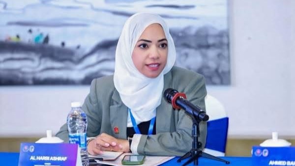 المتسلقة العُمانية نظيرة الحارثي