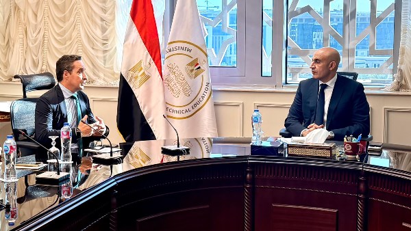 وزير التعليم مع رئيس جامعة سلامنكة الإسبانية