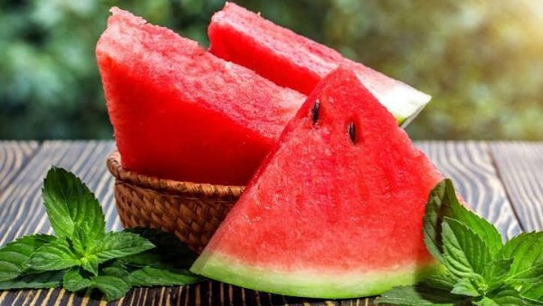 هل تناول البطيخ يوميًا مفيد أم مضر؟ 