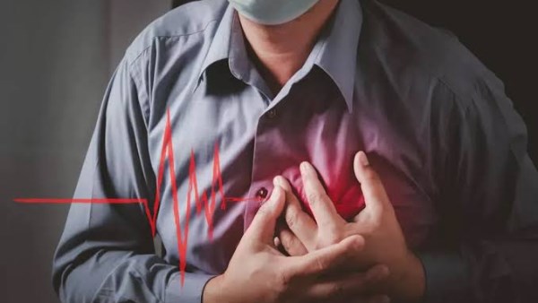 لماذا تزداد ضربات القلب بعد تناول الطعام؟ ومتى تصبح علامة تستحق الفحص؟ 