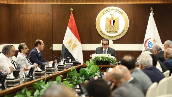 وزير الصحة يترأس الاجتماع الدوري لقيادات الوزارة لمتابعة سير العمل بمختلف الملفات